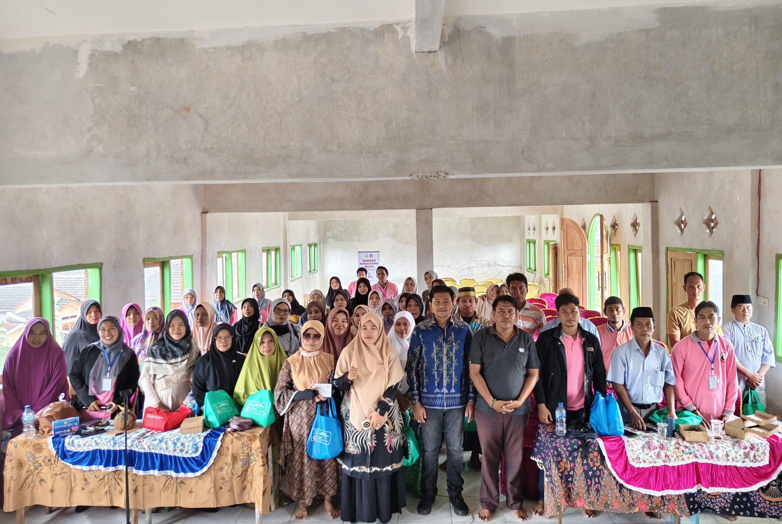 Seminar Kewirausahaan Masalembu Penguatan Perempuan dan Akselerasi Ekonomi Kepulauan 6 IMG 20251117 095627 scaled