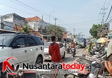 Kesemrawutan Pedagang dan Parkir di Depan Pasar Bojongbata Perlu Penanganan Serius