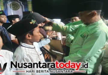 Tangis Haru Ustadz Ar Rahman Iringi Santunan Anak Yatim di Momentum Tahun Baru Islam 8 Tangis Haru Ustadz Ar Rahman Iringi Santunan Anak Yatim di Momentum Tahun Baru Islam