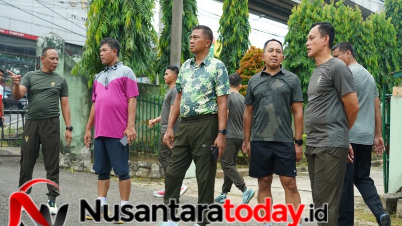 Pererat Kebersamaan, Pangdam II/Sriwijaya Tinjau Progres Rehab Swadaya Rumdis Pamen Usai Olahraga Bersama