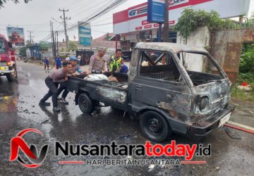 Mobil Terbakar di Jantung Kota, Respons Kilat Polres Lampung Utara Jinakkan Kepanikan dan Kemacetan