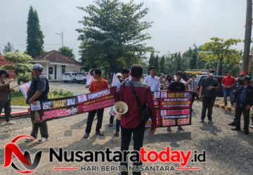 Gedor Kantor Bupati, Koalisi PGK Tolak Utang Daerah Rp100 Miliar Dan Desak Usut Dugaan Korupsi di Lampung Tengah