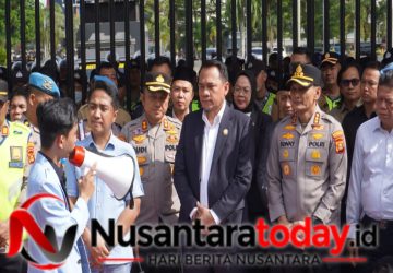 Kawal Hak Demokrasi, Polda Sumsel dan Polrestabes Palembang Amankan Aksi Mahasiswa UIN Raden Fatah Secara Humanis 7 Kawal Hak Demokrasi, Polda Sumsel dan Polrestabes Palembang Amankan Aksi Mahasiswa UIN Raden Fatah Secara Humanis