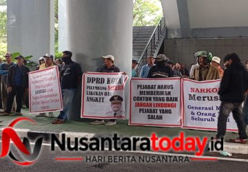 Aktivis Gelar Aksi di DPRD Palembang, Desak BNN Periksa Wakil Wali Kota Prima Salam 7 Aktivis Gelar Aksi di DPRD Palembang, Desak BNN Periksa Wakil Wali Kota Prima Salam