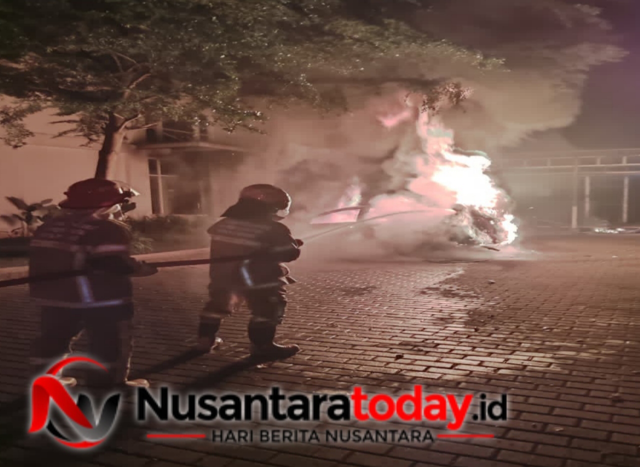 Misteri Kobaran Api Dini Hari di Depan Citra Land, Mobil dan Motor Hangus Terbakar 6 IMG 20260618 080549