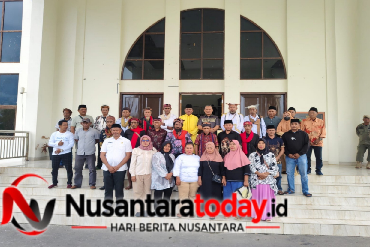 Menahan Badai di Gunung Botak: Raja Kayeli Desak Netralitas Koperasi dan Tolak TKA 6 IMG 20260618 180108