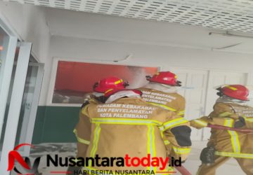 Asap Hitam Pekat di Jalan Kol. H. Burlian Palembang, Gudang Ini Mendadak Hangus Dilalap Api