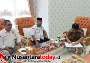 Bupati Hamartoni Ahadis Tunaikan Zakat Mal Melalui BAZNAS Lampung Utara