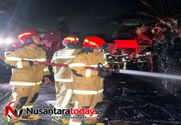 Kerahkan 6 Unit Damkar, Kebakaran Panglung Kayu di Palembang Berhasil Dipadamkan Setelah 3 Jam