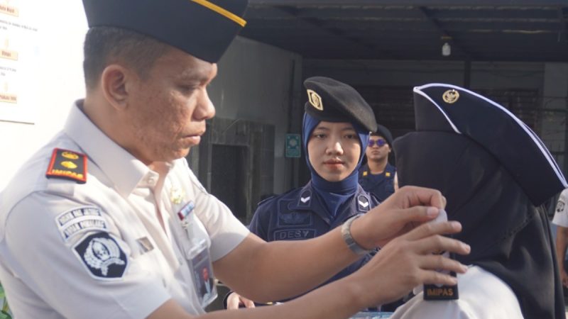 Rawat Warga Binaan Sepenuh Hati Perawat Rutan Pemalang Diganjar Kenaikan Pangkat 11 Rawat Warga Binaan Sepenuh Hati Perawat Rutan Pemalang Diganjar Kenaikan Pangkat