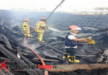 Kapal Jukung di Karang Anyar Palembang Ludes Terbakar Saat Perbaikan