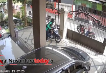 Resahkan Warga, Aksi Pria Menyamar Jadi Oknum Ojol Terekam CCTV Saat Curi Honda Beat di Kancil Putih Palembang