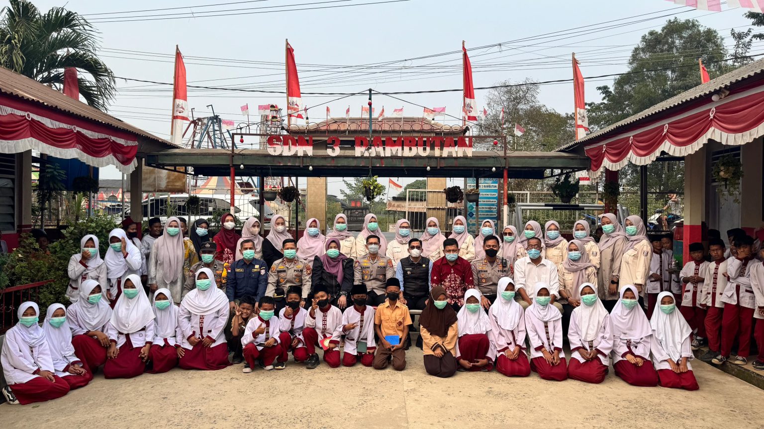 Lindungi Kesehatan Anak dari Kabut Asap, Polres Banyuasin Aksi Sosial Bagikan Masker di SDN 03 Rambutan 6 2026 08 28 17 14 29
