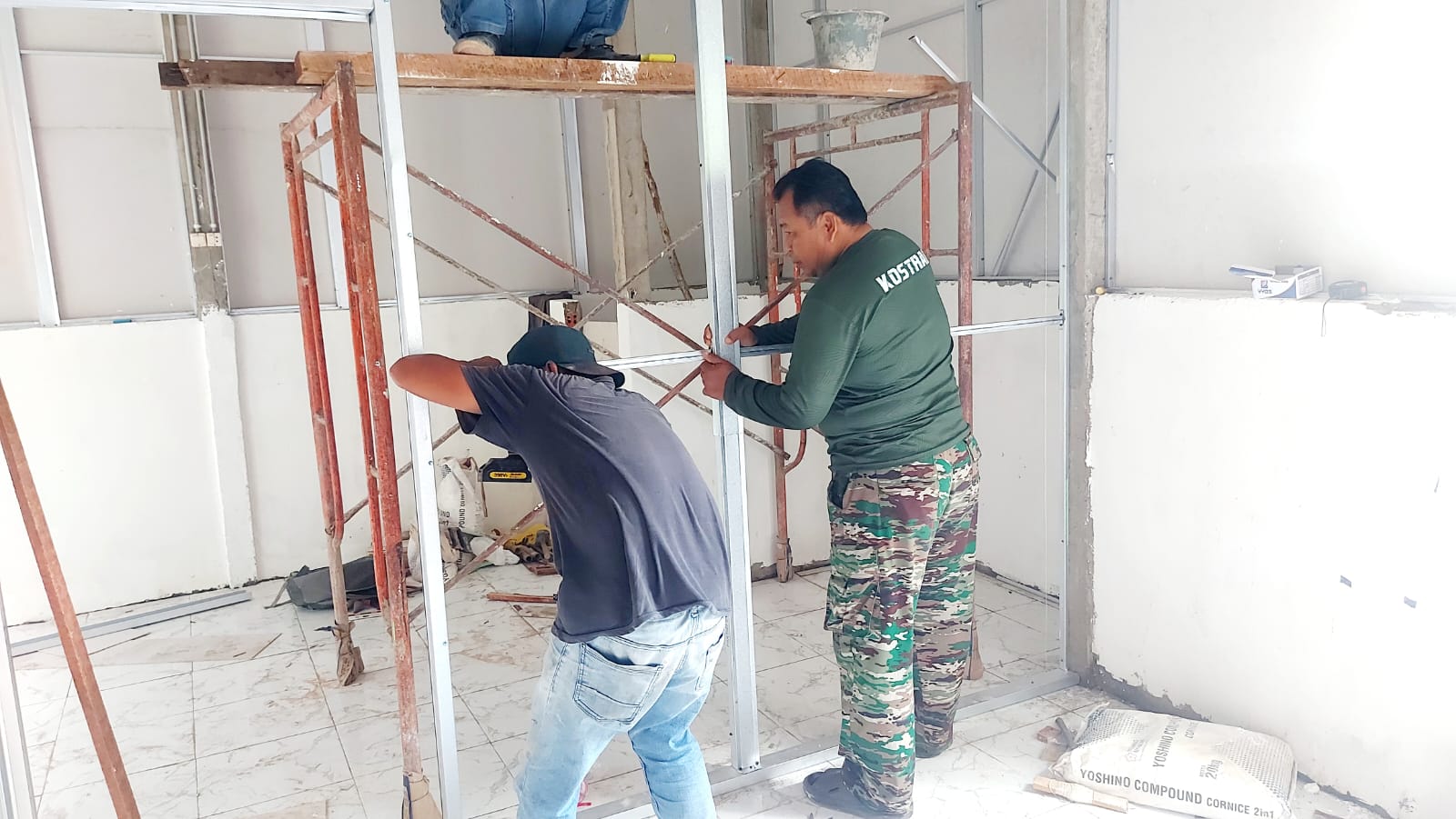 Hari ke-20 TMMD ke-129, Satgas Kodim 0418/Palembang Kebut Pembangunan RTLH Milik Ibu Sriyanti 6 IMG 20260804 WA0126