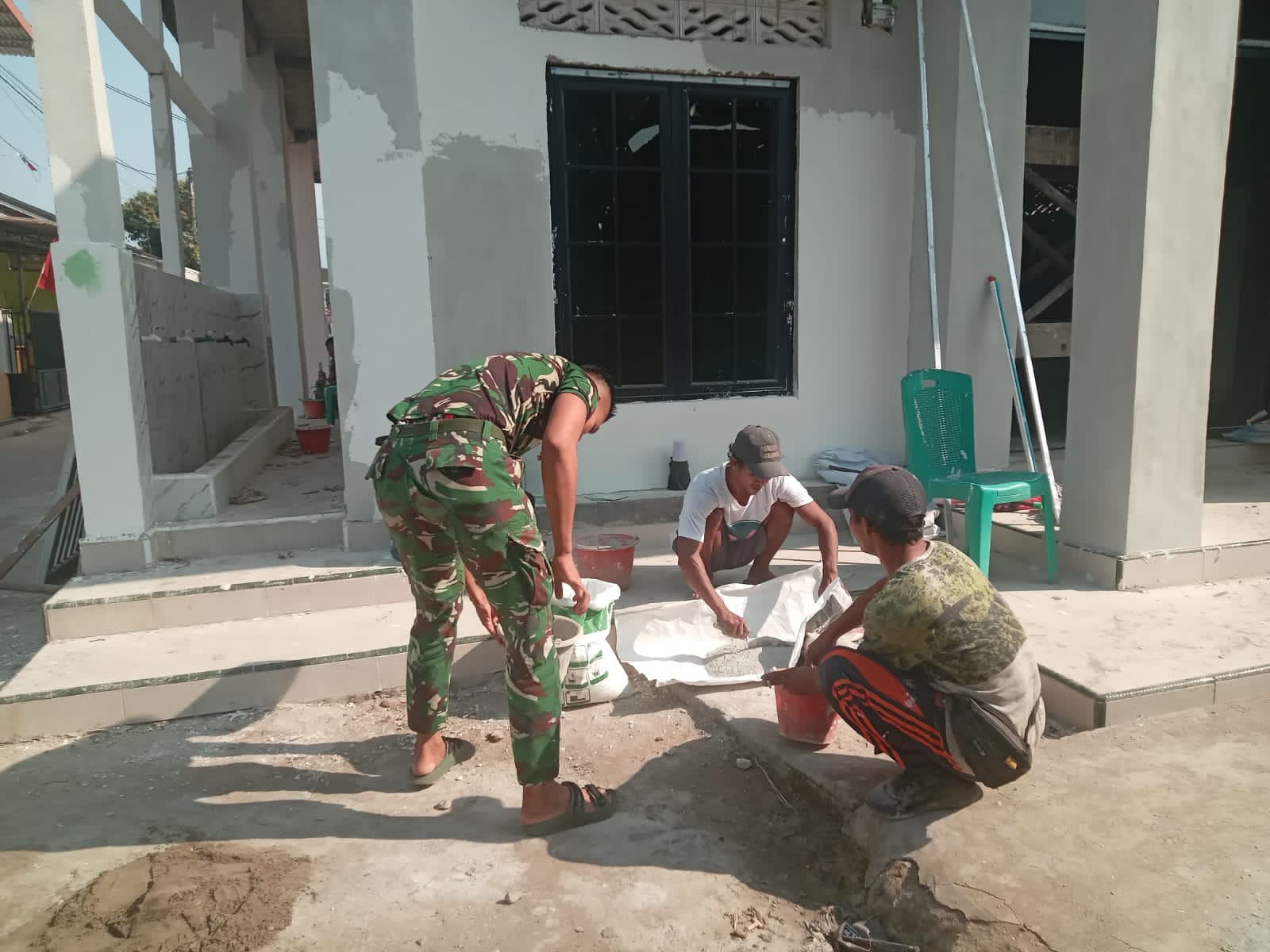 Satgas TMMD Ke-129 Fokus Tuntaskan Finishing Mushola Baitul Makmurin 6 IMG 20260805 WA0068