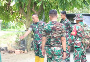 Wadan Satgas TMMD ke-129 Tinjau Progres RTLH Sasaran 5 , Pastikan Siap Dihuni Pemilik Ibu Suwarni