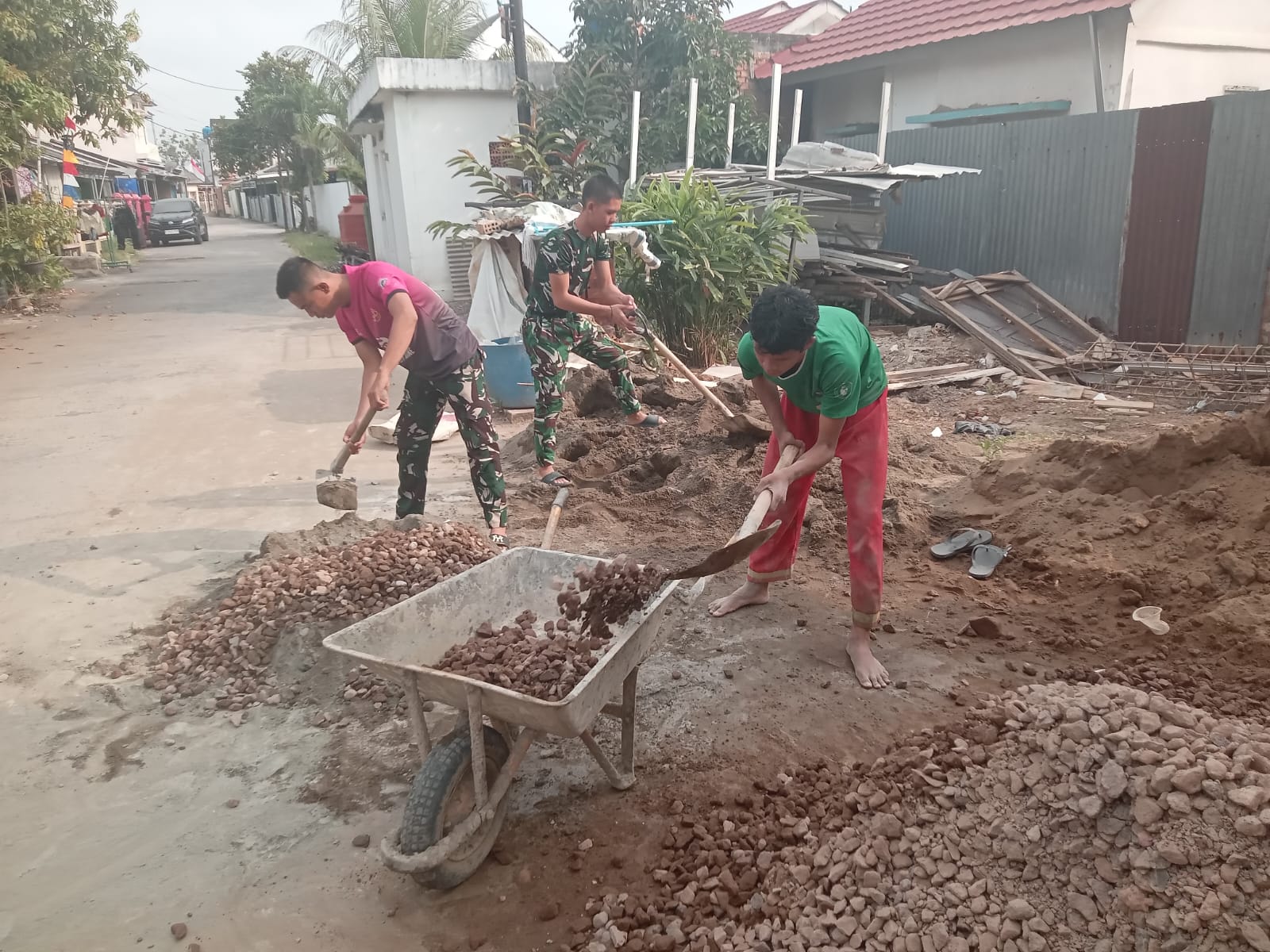 Hari ke-22 TMMD ke-129 Kodim 0418/Palembang: Satgas Kebut Finishing Mushola Baiturrahman 6 IMG 20260806 WA0113