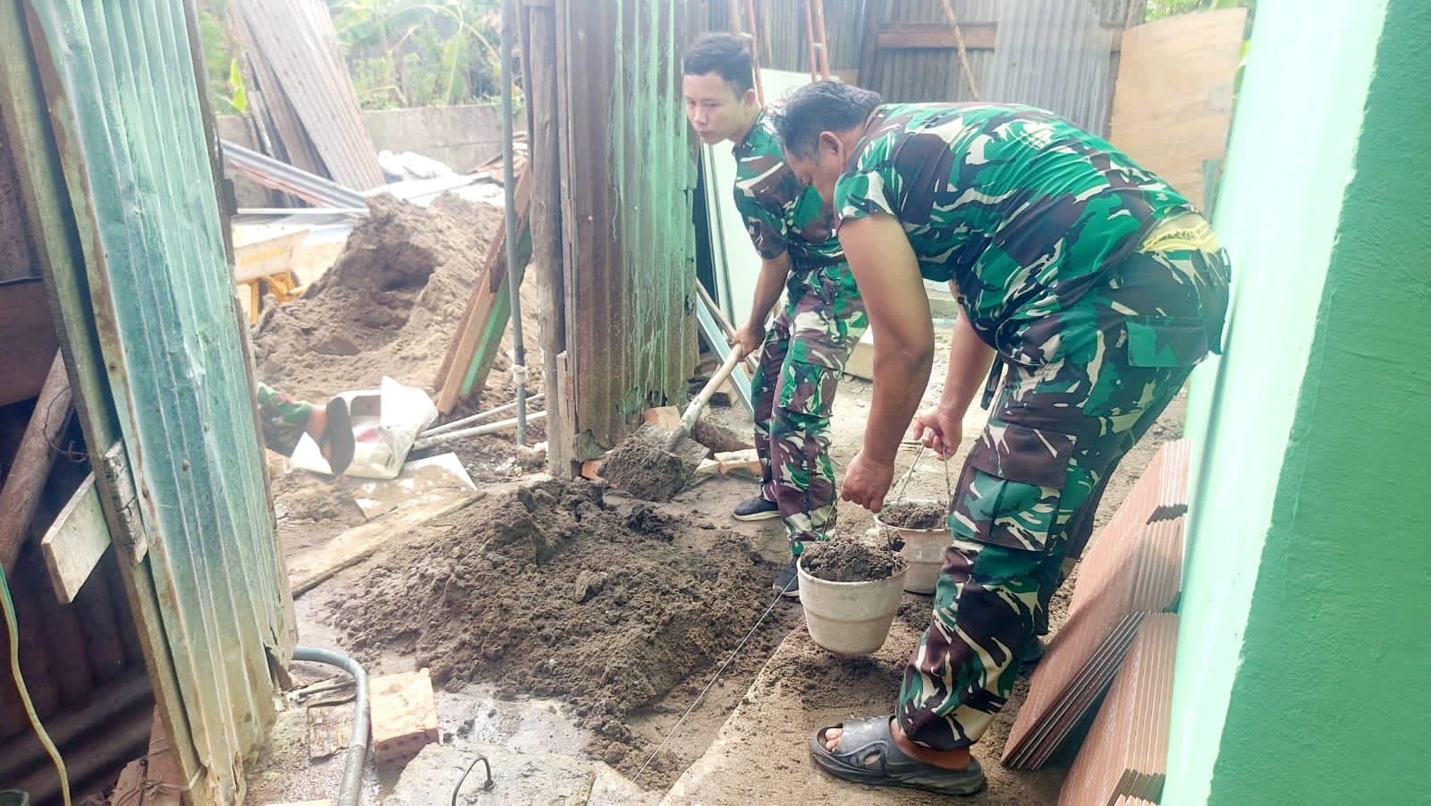 Wujud Nyata Kemanunggalan: Satgas TMMD Ke-129 Kodim 0418/Palembang Kebut Finishing RTLH Ibu Sriyanti 6 IMG 20260806 WA0123 1