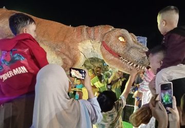 Bukan Sekedar Mainan Replika Dinosaurus di Gebyar Cahaya kemerdekaan Pemalang, Jadi Media Belajar Sains Interaktif Anak 7 Bukan Sekedar Mainan Replika Dinosaurus di Gebyar Cahaya kemerdekaan Pemalang, Jadi Media Belajar Sains Interaktif Anak