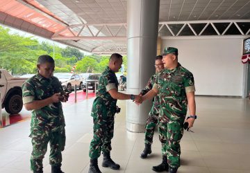 Wadan Satgas TMMD ke-129 Kodim 0418/Palembang Sambut Kedatangan Katim Wasev di Bandara SMB II