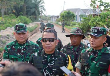 Katim Wasev TMMD Ke-129 Tinjau Pembangunan Jalan 750 Meter di Lokasi TMMD Kodim 0418/Palembang