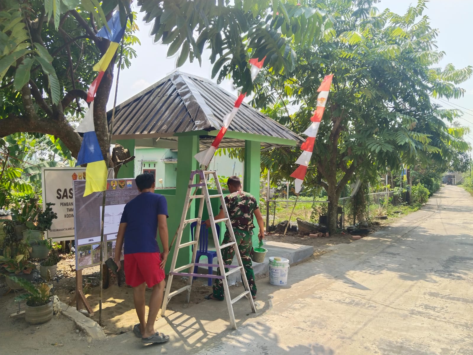 Sambut HUT ke-81 RI, Satgas TMMD ke-129 Bantu Warga Pasang Umbul-Umbul 6 IMG 20260808 WA01631