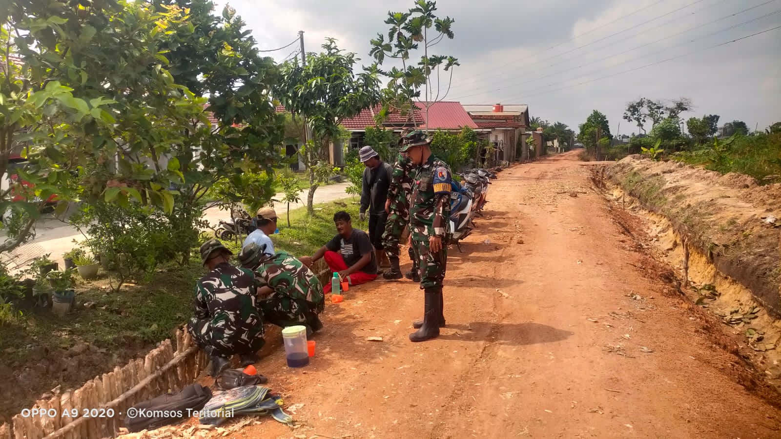 Pagi-Pagi Sudah Bergerak, Satgas TMMD ke-129 Kebut Penyelesaian Jalan 750 Meter 6 IMG 20260810 WA0056