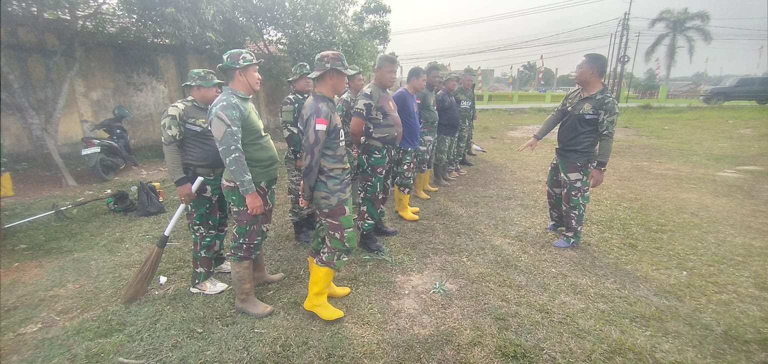 Jelang Penutupan TMMD ke-129, Satgas Bersama Anggota Kodim 0418/Palembang Bersihkan Area Kegiatan 6 IMG 20260810 WA0061