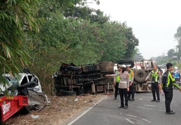 Kecelakaan Maut Libatkan Truk dan Minibus di Prabumulih, Tiga Orang Dilaporkan Meninggal Dunia