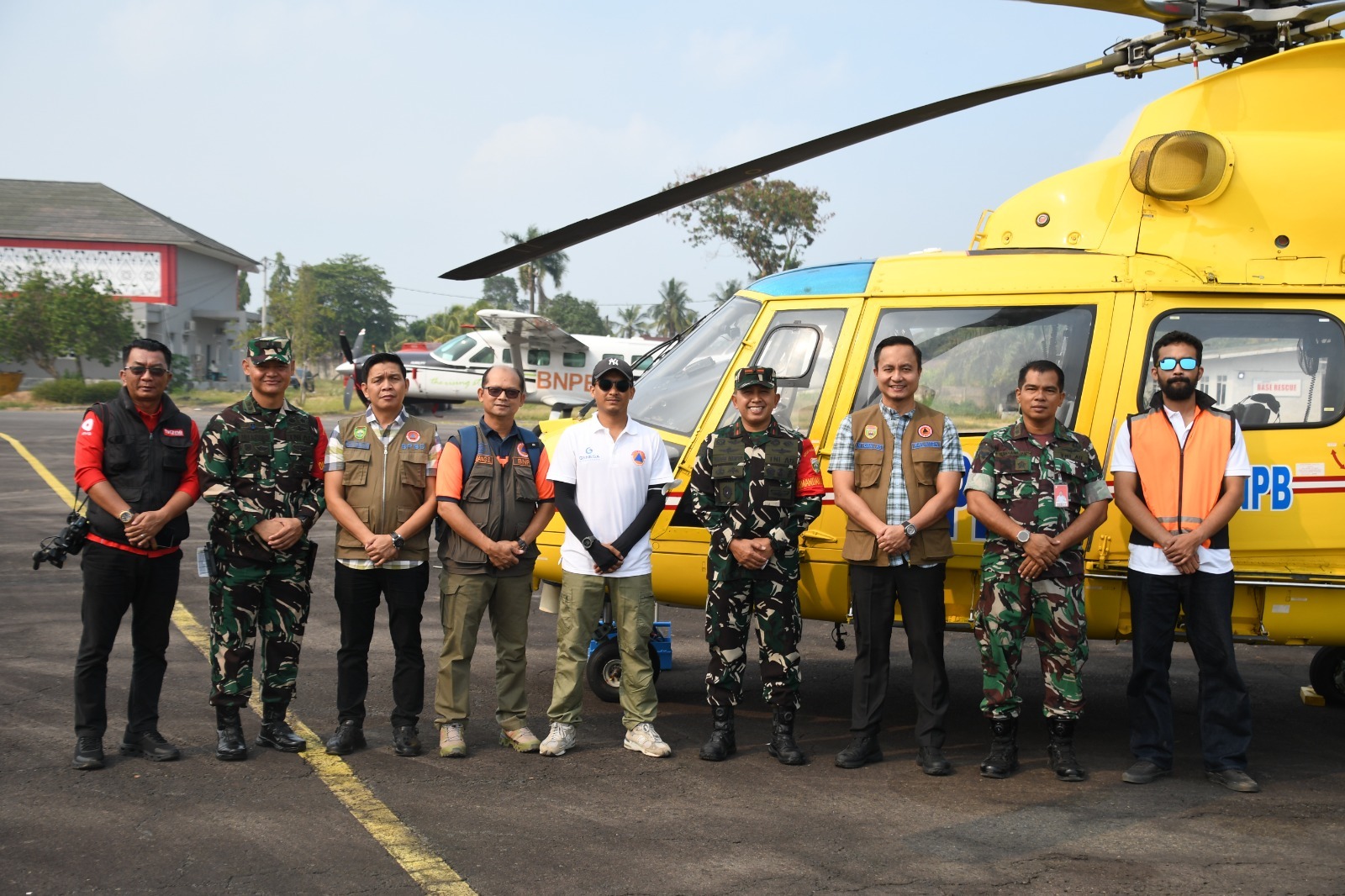 Danrem 044/Gapo Pantau Karhutla Sumsel dari Udara, Pastikan Penanganan Berjalan Optimal 6 IMG 20260824 WA0023