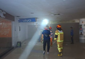 Kepanikan Mewarnai Jalan Sudirman, Respon Cepat Damkar Padamkan Api di Kawasan Mall IP