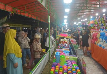 Dagangan Laris di Cahaya Kemerdekaan Pelaku UMKM Mulyoharjo Tersenyum Sumringah 7 Dagangan Laris di Cahaya Kemerdekaan Pelaku UMKM Mulyoharjo Tersenyum Sumringah