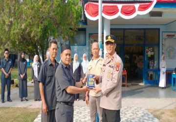 Sang Pelopor Buku KUHP, Kapolsek SU II Palembang Salurkan Edukasi Hukum ke SMP Patra Mandiri 02
