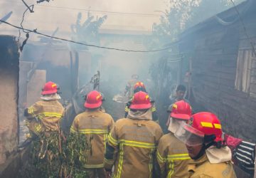 Si Jago Merah Amuk Permukiman di Sungai Lais Palembang, 5 Rumah Ludes Dilahap Api