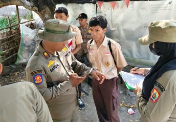 Bolos Estetik Pinggir Sungai Bojongbata Gagal Total Belasan Pelajar Terkonang Satpol PP Sambil Pegang Es Teh