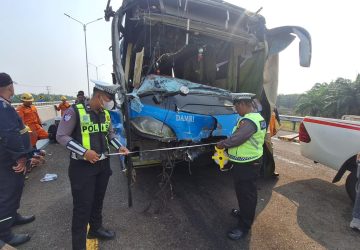 Kecelakaan Beruntun di Tol Palindra KM 9, Belasan Penumpang Bus DAMRI Luka-Luka 7 Kecelakaan Beruntun di Tol Palindra KM 9, Belasan Penumpang Bus DAMRI Luka-Luka
