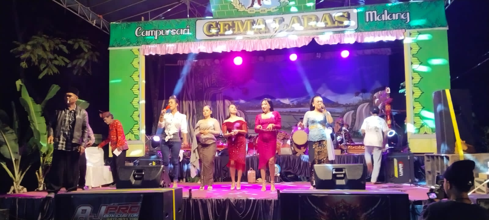 Lautan Warga Padati Campursari Gema Laras Dalam Rangka Peringatan Kemerdekaan di Argotirto 6 IMG 20260905 WA03251