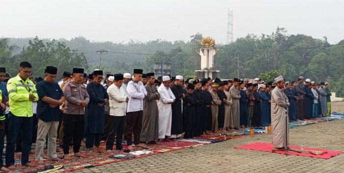 Gelar Sholat Istisqo, Camat Babat Supat Ajak Masyarakat Introspeksi dan Memohon Ampunan 6 IMG 20260907 WA01031