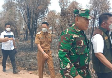 Garda Terdepan Penanggulangan Bencana, Koramil 0418-02/Kertapati Kawal Kunjungan Gubernur dan Wali Kota di Posko Siaga Kampung