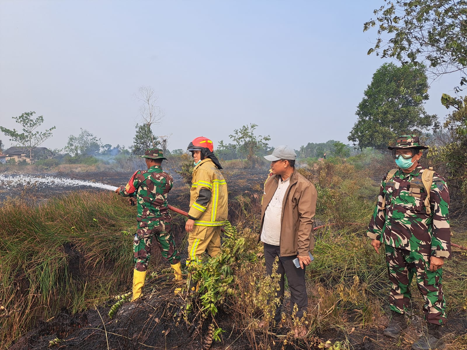 Sinergi TNI dan Warga Padamkan Amukan Karhutla 4 Hektare di Tegal Binangun Palembang 6 IMG 20260912 WA0277