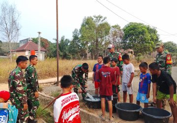 Kodim 0401/Muba Salurkan Air Bersih, Bantu Warga Hadapi Kekeringan