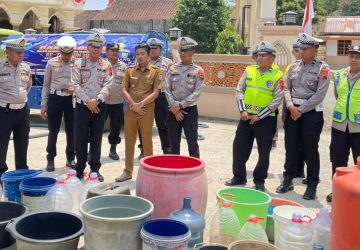 Sambut HUT Polantas Ke 71, Satlantas Polres Pemalang Gelar Aksi Kemanusiaan Ribuan Liter Air Bersih Disalurkan Untuk Warga 7 Sambut HUT Polantas Ke 71, Satlantas Polres Pemalang Gelar Aksi Kemanusiaan Ribuan Liter Air Bersih Disalurkan Untuk Warga