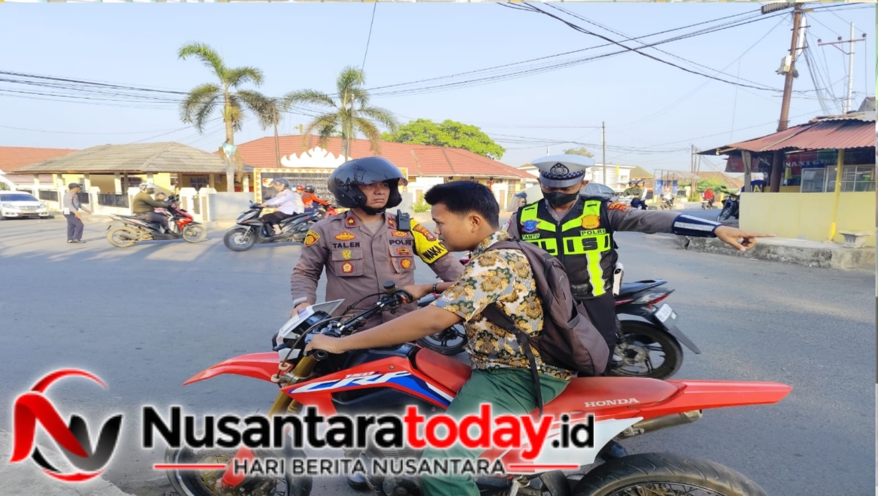 Polres Lampura Hadir di Jalan, Ingatkan Pengendara Pakai Helm 6 IMG 20260917 093209