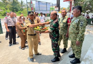 Camat Ulujami Hadiri Tasyakuran HUT Ke-81 TNI: Perkuat Sinergi Demi Kecamatan Ulujami yang Aman dan Kondusif 12 Camat Ulujami Hadiri Tasyakuran HUT Ke-81 TNI: Perkuat Sinergi Demi Kecamatan Ulujami yang Aman dan Kondusif