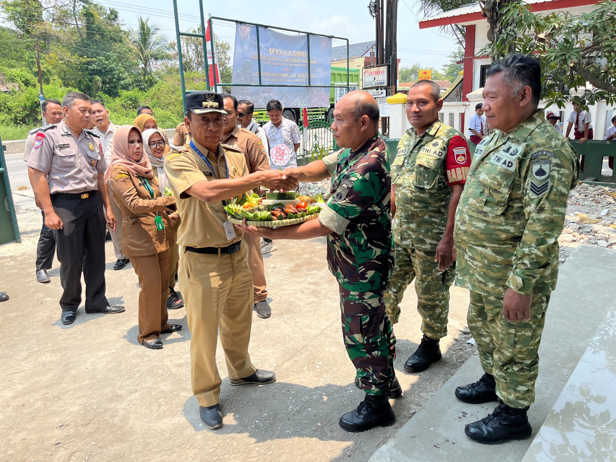 Camat Ulujami Hadiri Tasyakuran HUT Ke-81 TNI: Perkuat Sinergi Demi Kecamatan Ulujami yang Aman dan Kondusif 6 IMG 20261005 WA0111 scaled