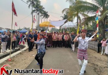 Bupati Hamartoni Terharu Disambut Adat Lampung di Bandar Abung