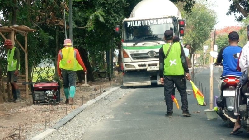 Infrastruktur Jadi Prioritas, DPUPR Pemalang Tangani Dua Ruas Jalan dengan Anggaran Rp7,987 Miliar 11 Infrastruktur Jadi Prioritas, DPUPR Pemalang Tangani Dua Ruas Jalan dengan Anggaran Rp7,987 Miliar
