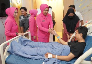 Bhayangkari Sumsel Salurkan Dukungan Moril bagi Korban Insiden di RS Bhayangkara Palembang