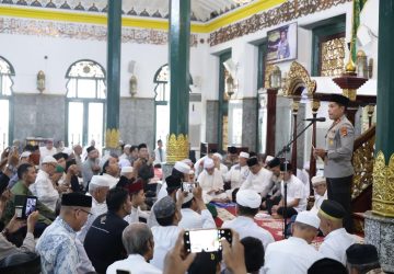 Jumat Keliling di Masjid Agung SMB II, Kapolda Sumsel Ajak Masyarakat Jaga Kamtibmas dan Cegah Karhutla