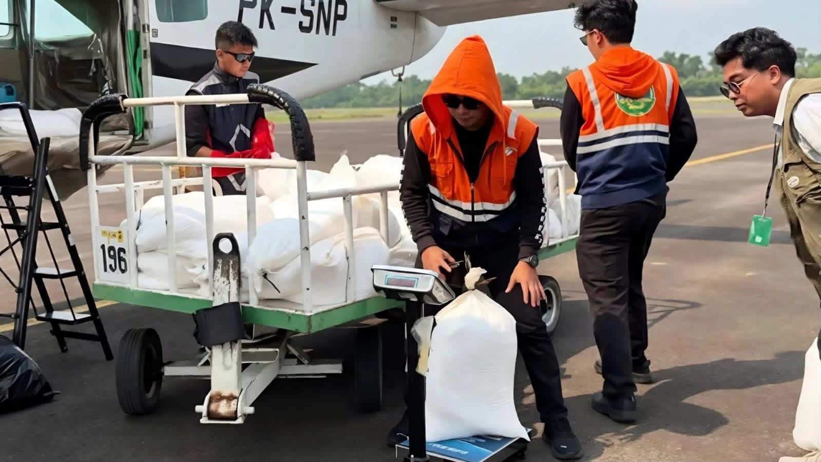 BNPB Semai 2,4 Ton Dry Ice di Sumsel untuk Atasi Kabut Asak Karhutla 6 IMG 20261017 WA0264